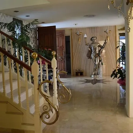 19567 - Unique Luxurious And Palacial Villa